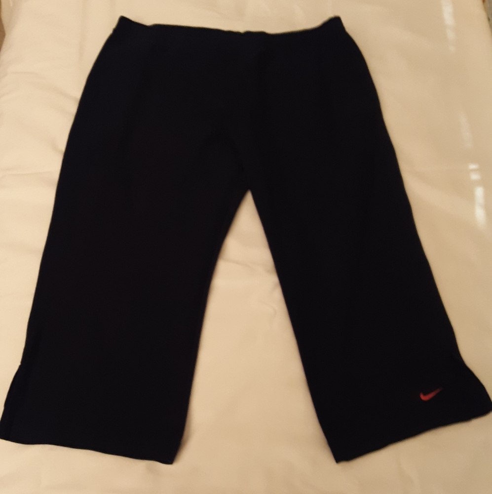 Nike Dri-Fit Women's Knee-Length Exercise Pants